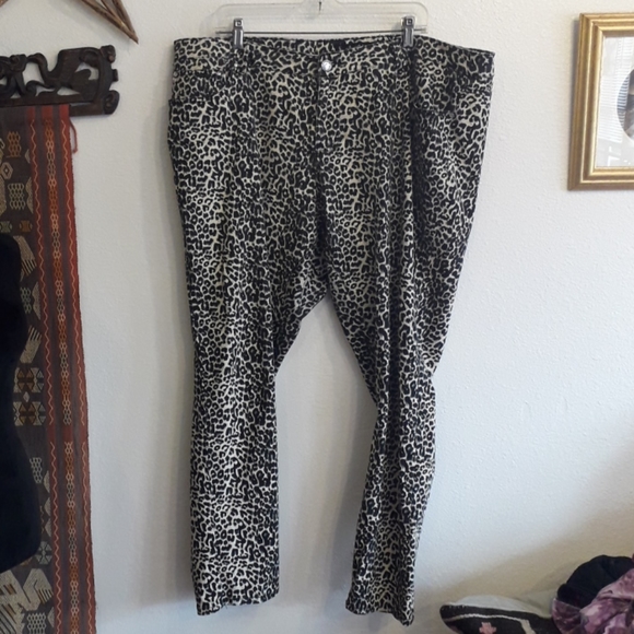 Jeans Colony Leopard Print Denim Jeans - Picture 2 of 8